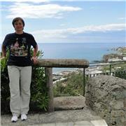 laureata in musica, in lingue e in storia offre lezioni private via Skype